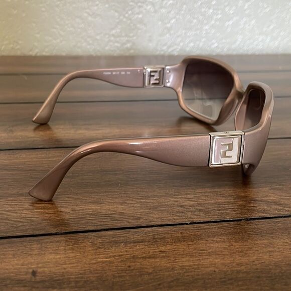Fendi sunglasses   - Picture 3 of 10